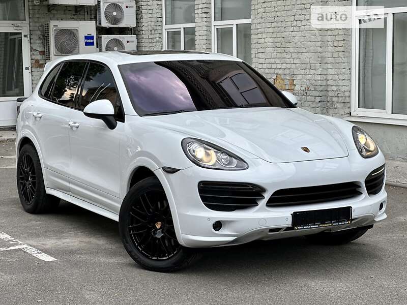Внедорожник / Кроссовер Porsche Cayenne 2012 в Киеве