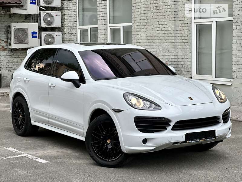 Внедорожник / Кроссовер Porsche Cayenne 2012 в Киеве