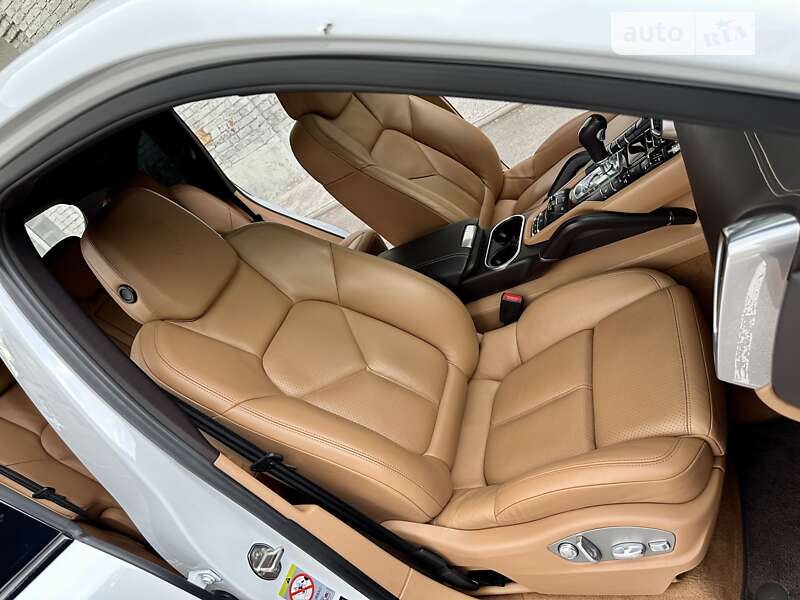 Внедорожник / Кроссовер Porsche Cayenne 2012 в Киеве