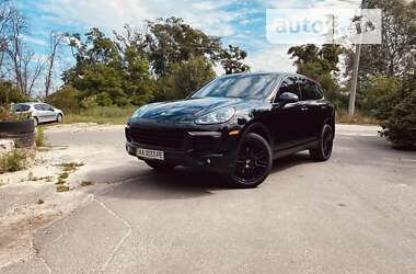 Внедорожник / Кроссовер Porsche Cayenne 2015 в 