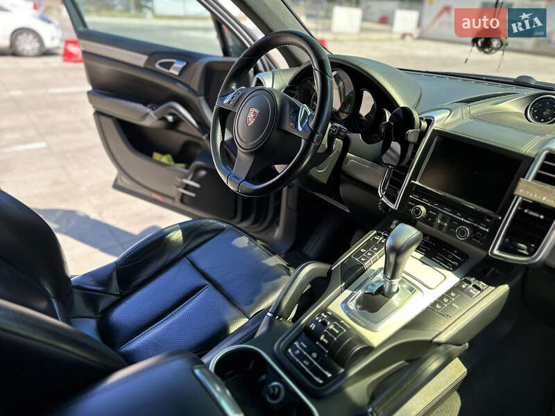 Позашляховик / Кросовер Porsche Cayenne 2012 в Кривому Розі