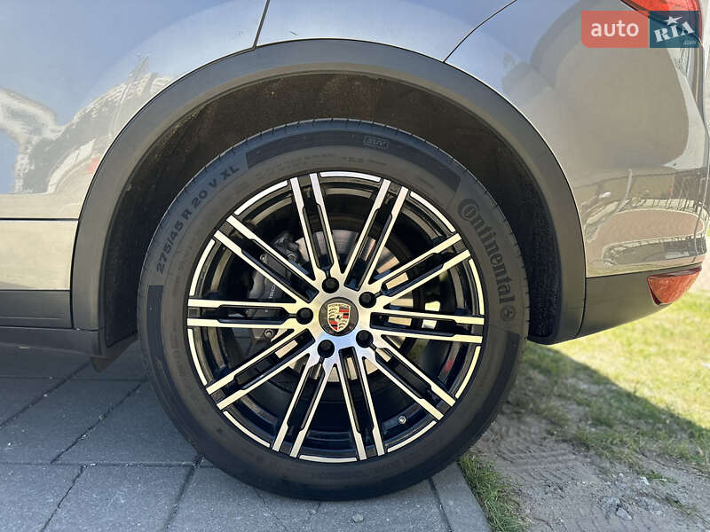 Позашляховик / Кросовер Porsche Cayenne 2012 в Кривому Розі