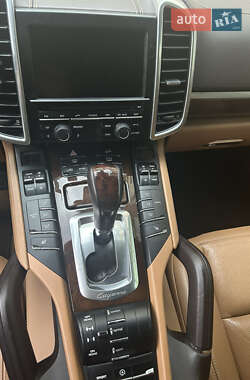 Внедорожник / Кроссовер Porsche Cayenne 2013 в 