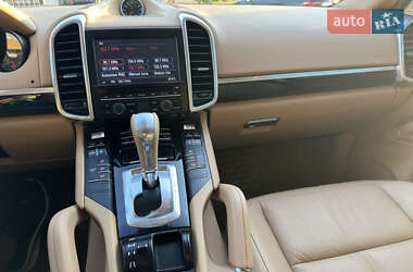 Позашляховик / Кросовер Porsche Cayenne 2013 в 