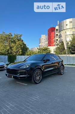 Позашляховик / Кросовер Porsche Cayenne 2017 в Києві