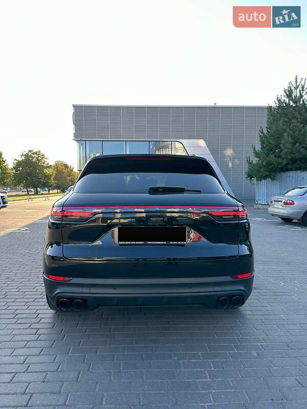 Внедорожник / Кроссовер Porsche Cayenne 2017 в Киеве