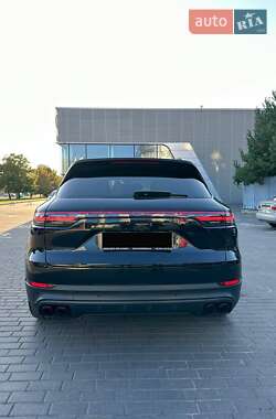 Внедорожник / Кроссовер Porsche Cayenne 2017 в 