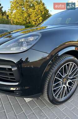 Внедорожник / Кроссовер Porsche Cayenne 2017 в 