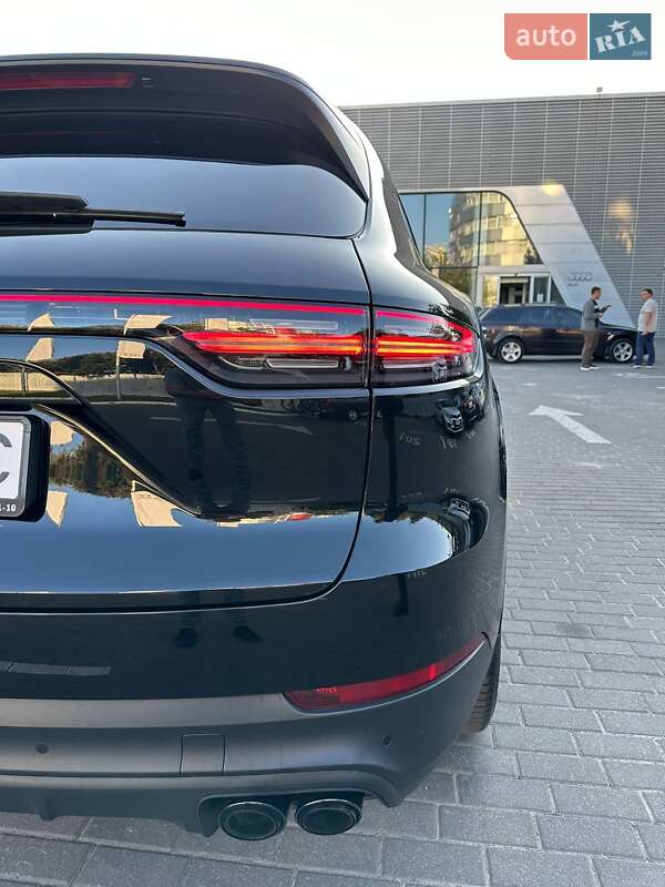 Внедорожник / Кроссовер Porsche Cayenne 2017 в Киеве