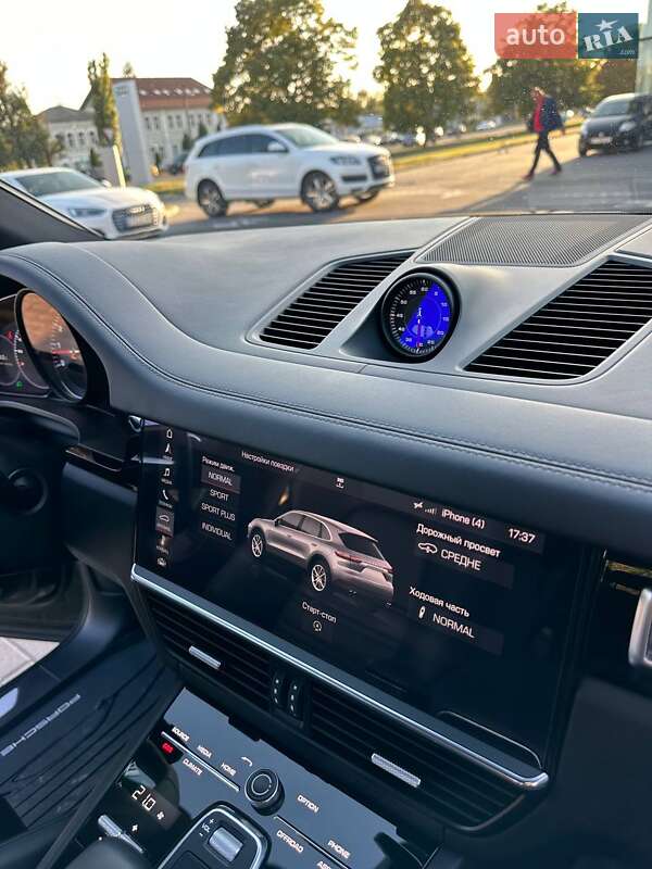 Внедорожник / Кроссовер Porsche Cayenne 2017 в Киеве
