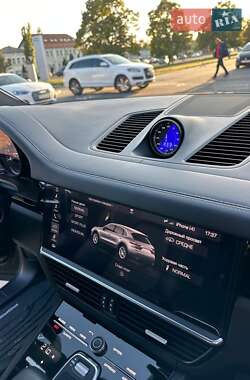 Внедорожник / Кроссовер Porsche Cayenne 2017 в 