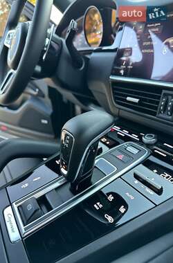 Внедорожник / Кроссовер Porsche Cayenne 2017 в 