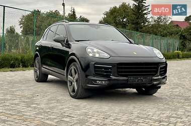 Внедорожник / Кроссовер Porsche Cayenne 2015 в 