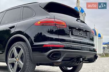 Внедорожник / Кроссовер Porsche Cayenne 2015 в Тернополе