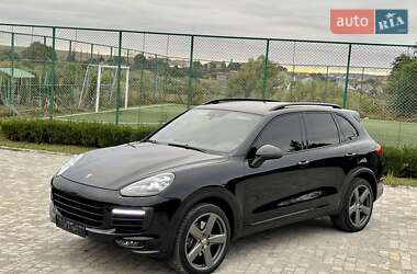 Внедорожник / Кроссовер Porsche Cayenne 2015 в 