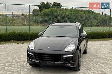 Внедорожник / Кроссовер Porsche Cayenne 2015 в 