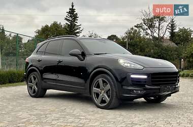 Внедорожник / Кроссовер Porsche Cayenne 2015 в 