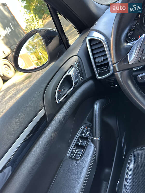Внедорожник / Кроссовер Porsche Cayenne 2013 в Черновцах