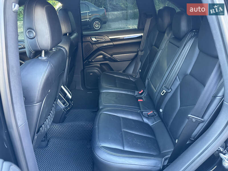 Внедорожник / Кроссовер Porsche Cayenne 2013 в Черновцах