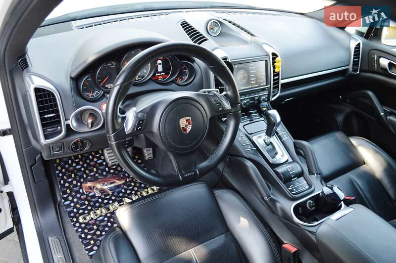 Внедорожник / Кроссовер Porsche Cayenne 2012 в Одессе
