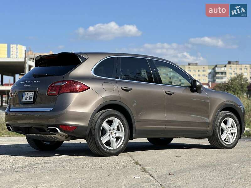 Внедорожник / Кроссовер Porsche Cayenne 2012 в Калуше