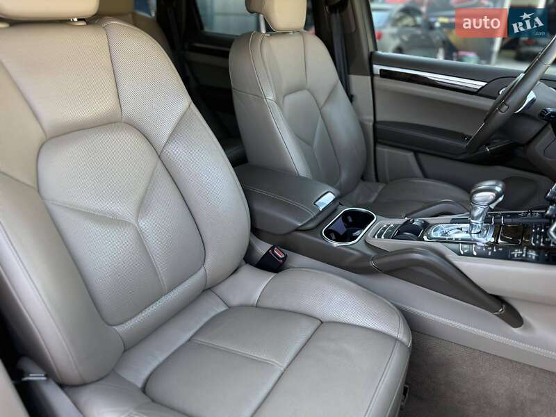 Внедорожник / Кроссовер Porsche Cayenne 2012 в Калуше