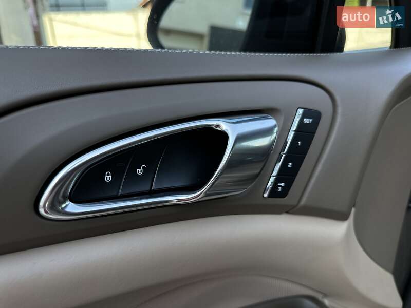 Внедорожник / Кроссовер Porsche Cayenne 2012 в Калуше