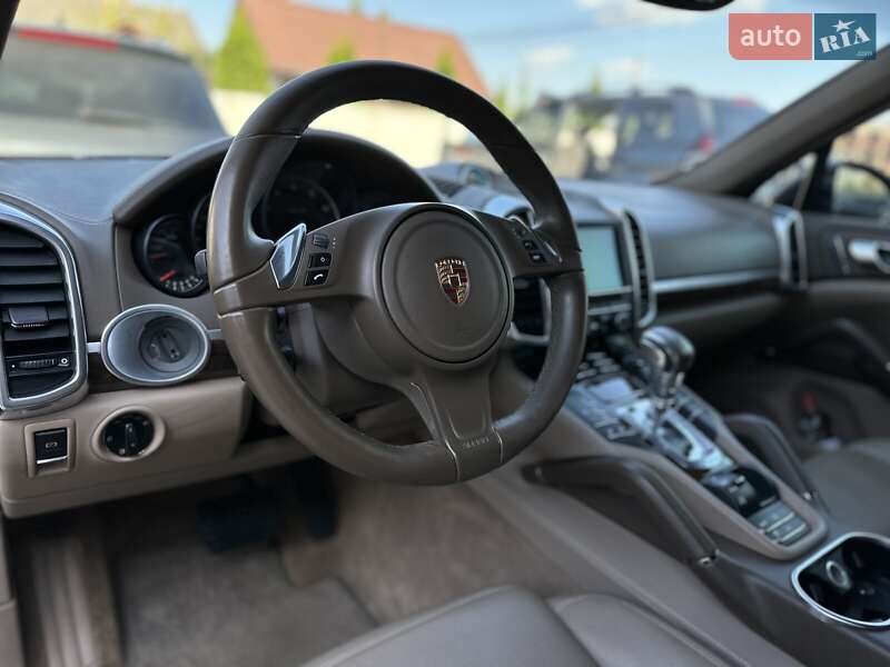 Внедорожник / Кроссовер Porsche Cayenne 2012 в Калуше