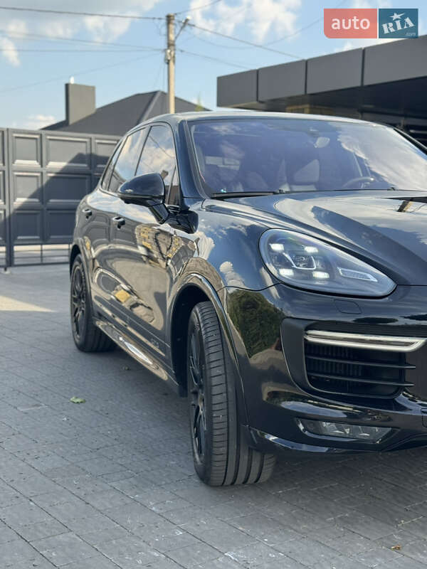Позашляховик / Кросовер Porsche Cayenne 2015 в Луцьку