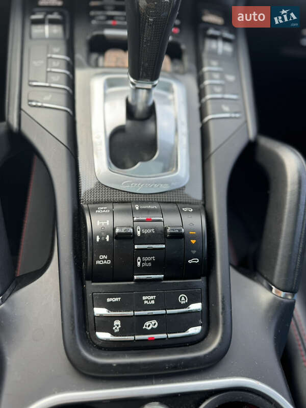Позашляховик / Кросовер Porsche Cayenne 2015 в Луцьку