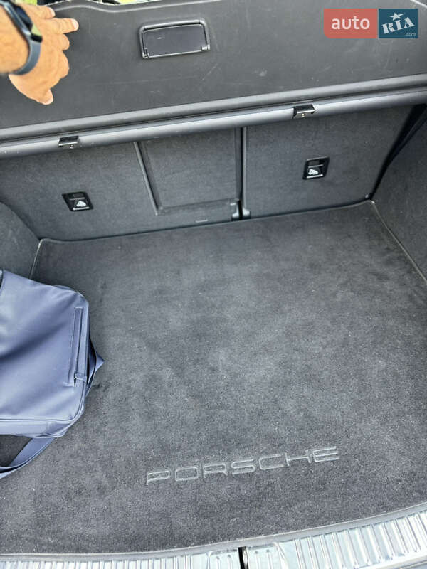 Позашляховик / Кросовер Porsche Cayenne 2015 в Луцьку