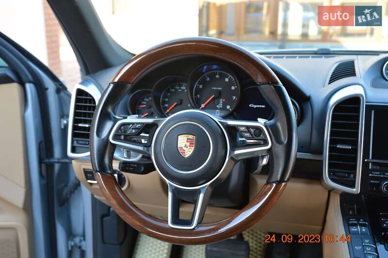 Позашляховик / Кросовер Porsche Cayenne 2016 в Одесі