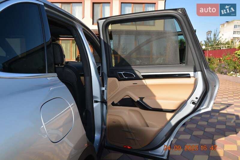 Позашляховик / Кросовер Porsche Cayenne 2016 в Одесі