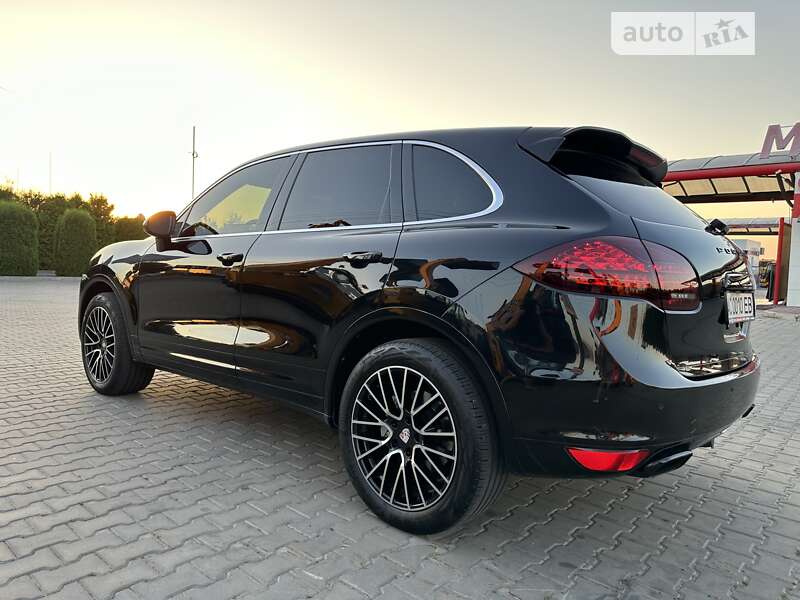 Внедорожник / Кроссовер Porsche Cayenne 2011 в Луцке