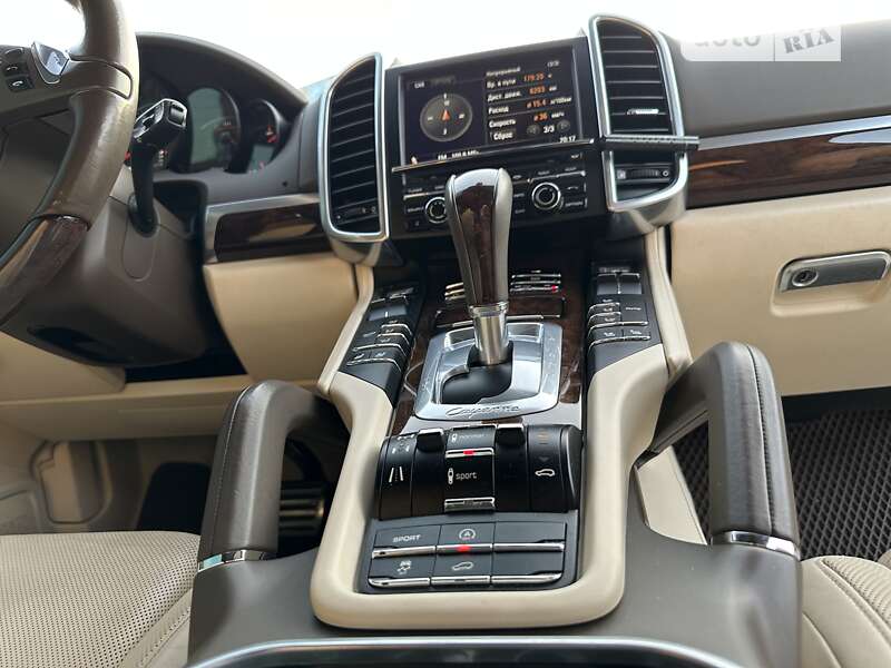 Внедорожник / Кроссовер Porsche Cayenne 2011 в Луцке