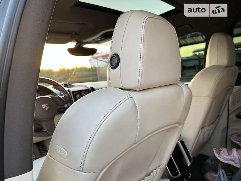 Внедорожник / Кроссовер Porsche Cayenne 2011 в Луцке