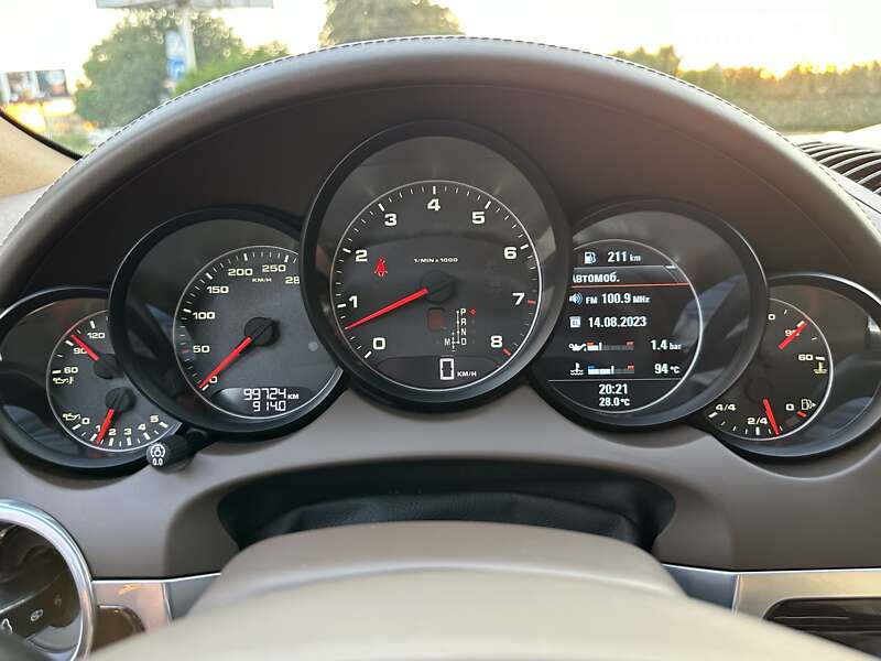 Внедорожник / Кроссовер Porsche Cayenne 2011 в Луцке