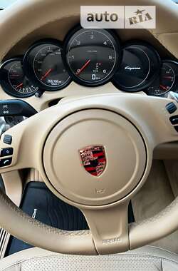 Внедорожник / Кроссовер Porsche Cayenne 2013 в 