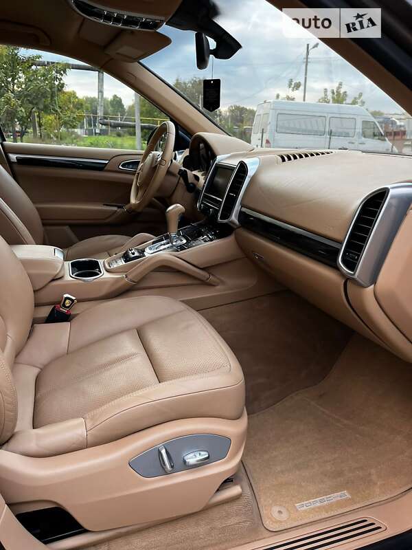 Внедорожник / Кроссовер Porsche Cayenne 2013 в Хмельницком