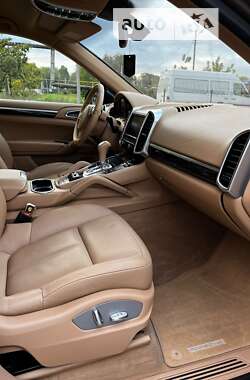Внедорожник / Кроссовер Porsche Cayenne 2013 в 