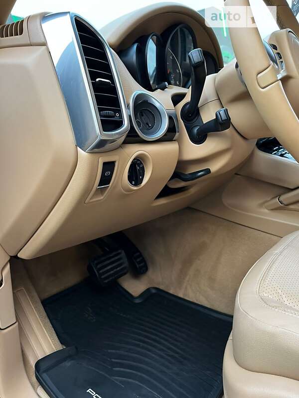 Внедорожник / Кроссовер Porsche Cayenne 2013 в Хмельницком
