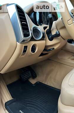 Внедорожник / Кроссовер Porsche Cayenne 2013 в 