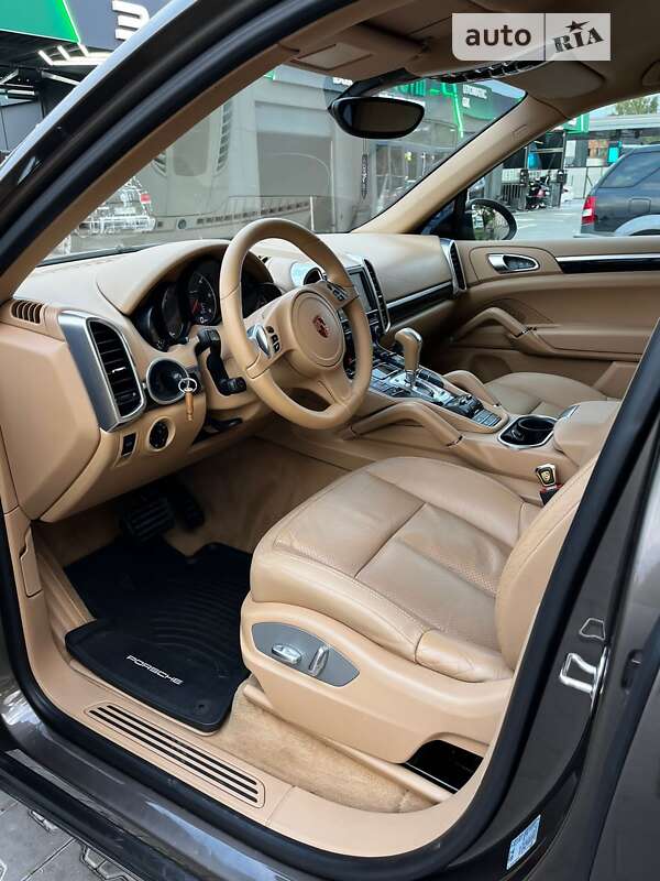 Внедорожник / Кроссовер Porsche Cayenne 2013 в Хмельницком