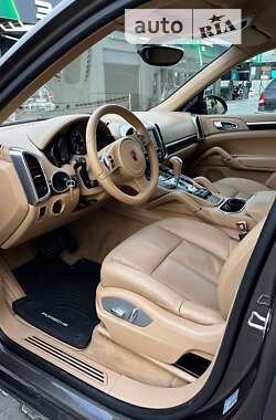 Внедорожник / Кроссовер Porsche Cayenne 2013 в 
