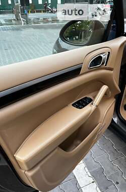 Внедорожник / Кроссовер Porsche Cayenne 2013 в 