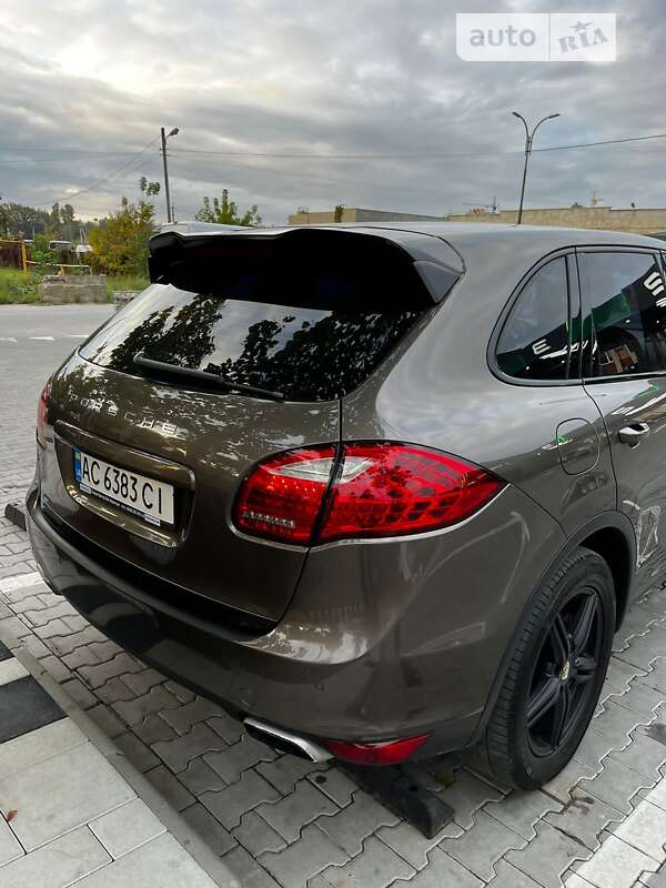 Внедорожник / Кроссовер Porsche Cayenne 2013 в Хмельницком
