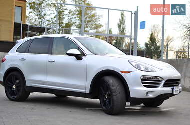 Позашляховик / Кросовер Porsche Cayenne 2012 в 
