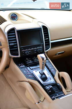 Позашляховик / Кросовер Porsche Cayenne 2012 в 