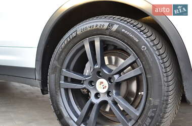 Позашляховик / Кросовер Porsche Cayenne 2012 в 
