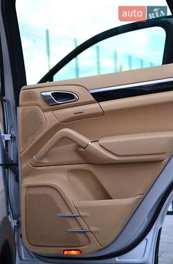 Позашляховик / Кросовер Porsche Cayenne 2012 в 